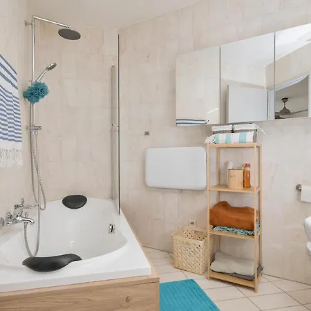 Stunning In With Wi-fi Apartment